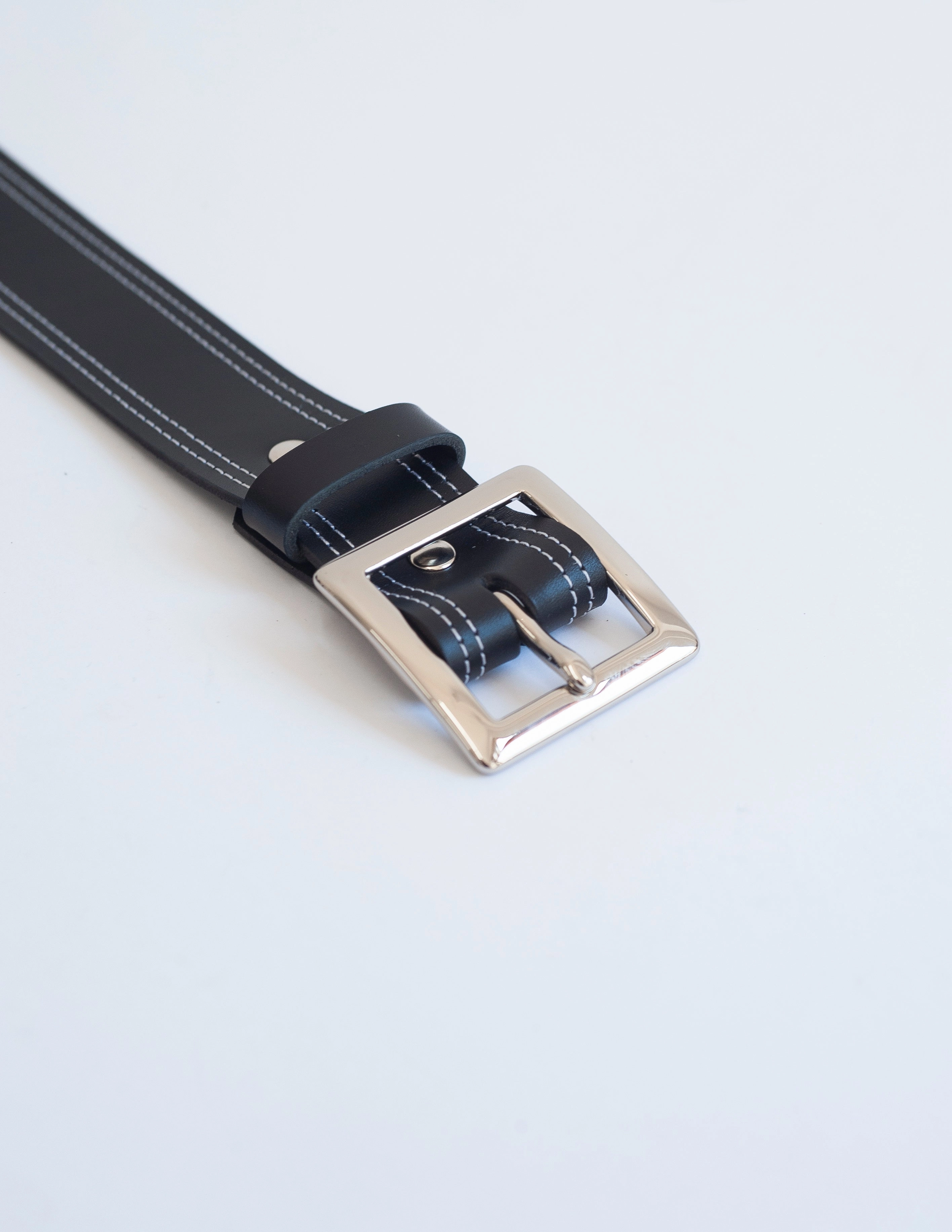 The Lair Daisy White Stitch Belt Silver