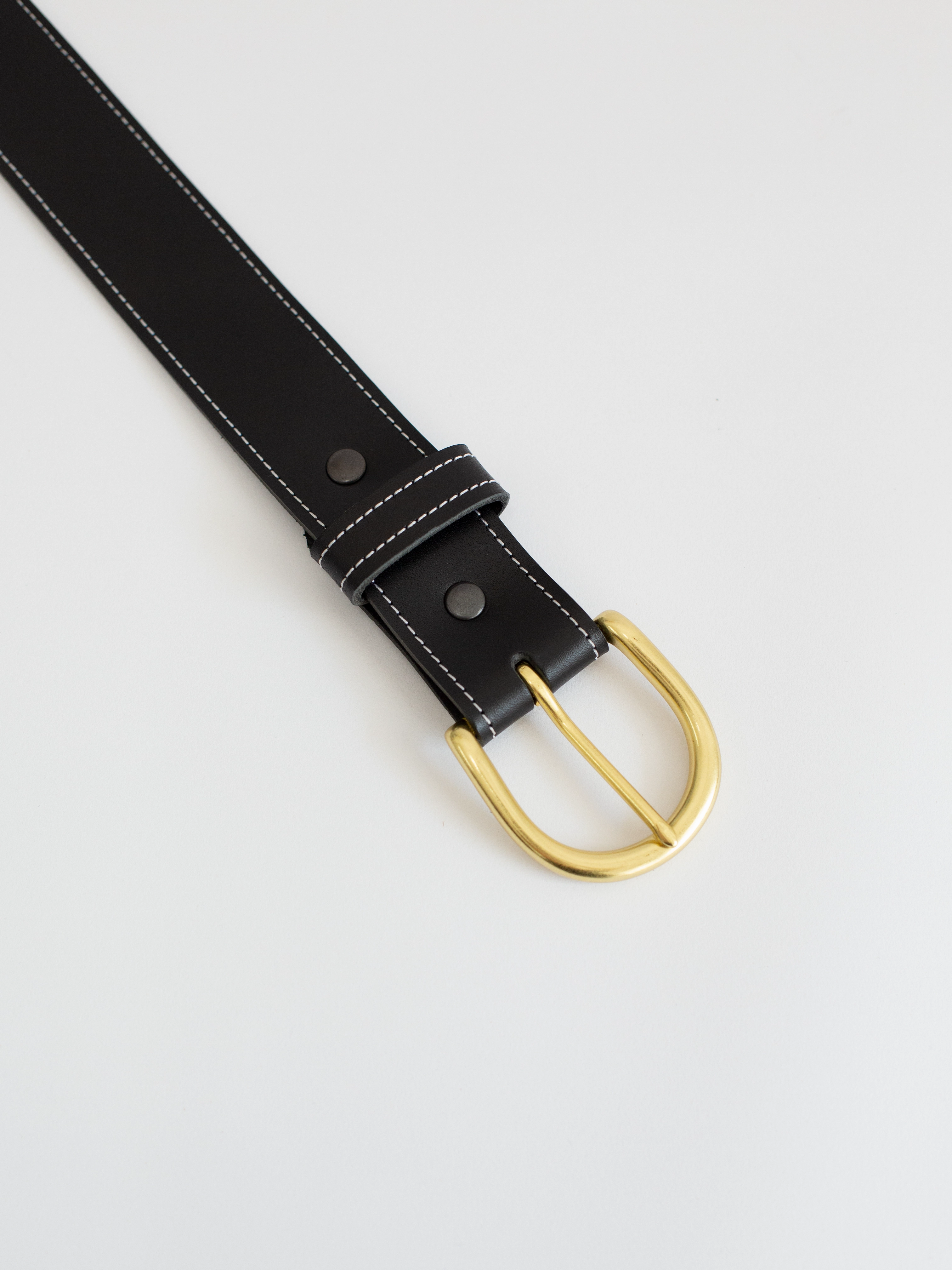 The Lair Maya White Stitch Belt Wide Brass
