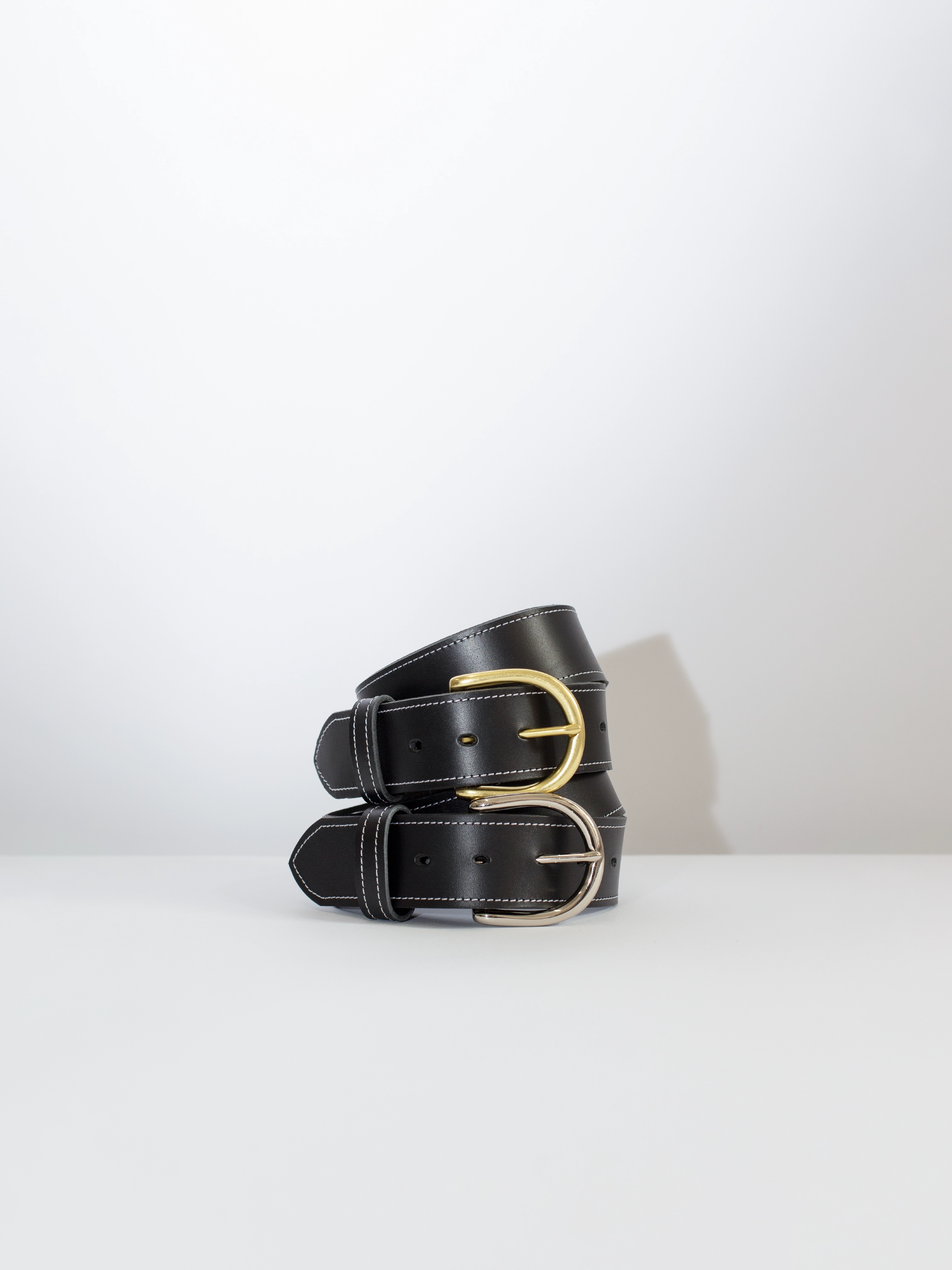 The Lair Maya White Stitch Belt Wide Brass