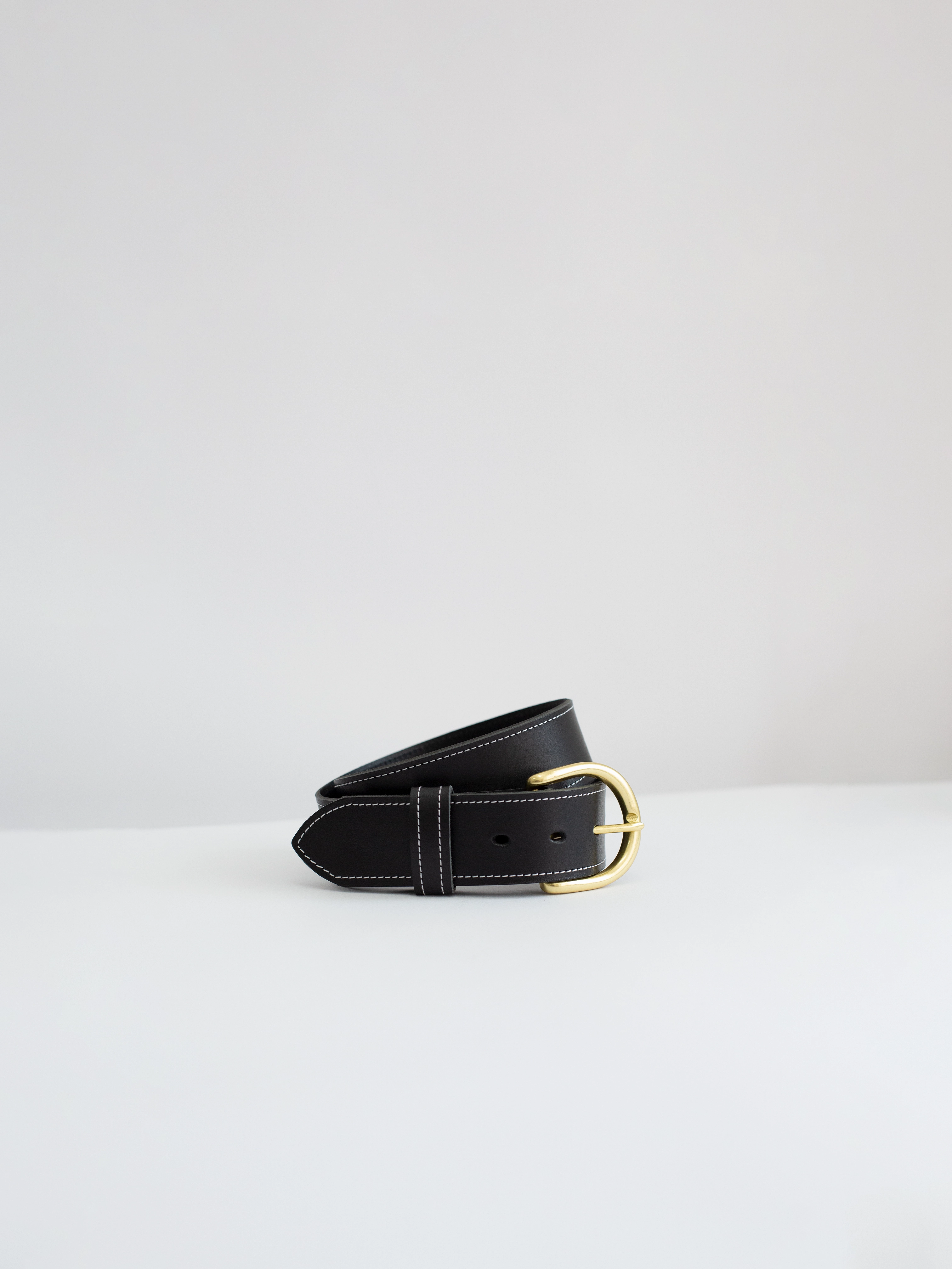 The Lair Maya White Stitch Belt Wide Brass