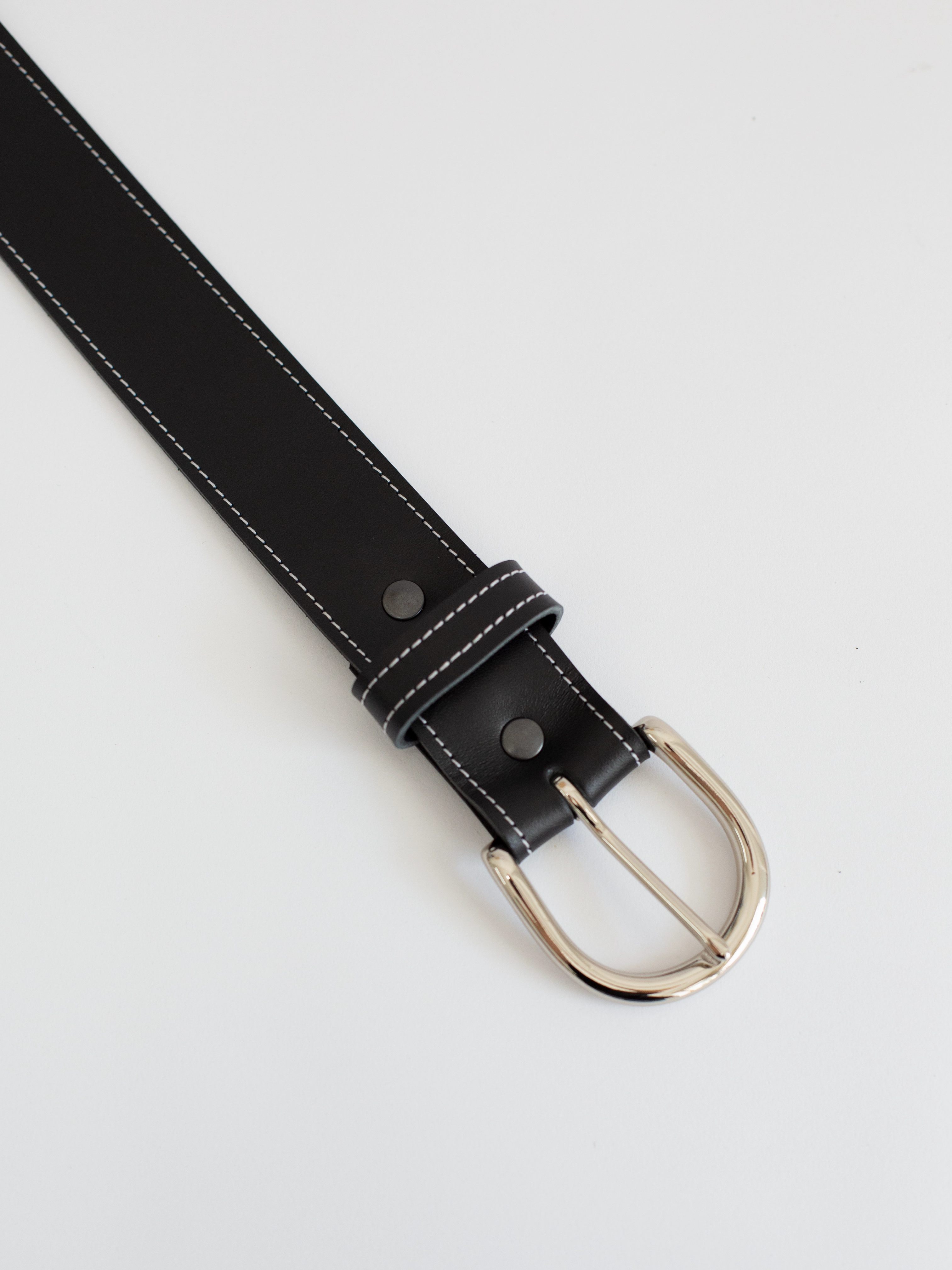 The Lair Maya White Stitch Belt Wide Silver